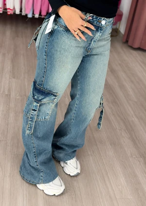 Calça wedleg esverdeada 