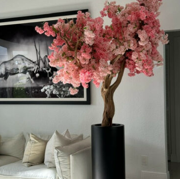 Vaso St. Tropez Preto Fosco com Cerejeira em Flor Rosa Feita Sob Medida