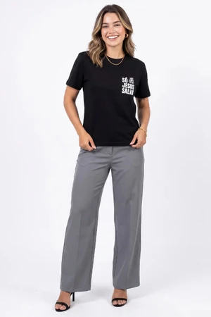 Camiseta Feminina Preta Estampa Só Jesus Salva