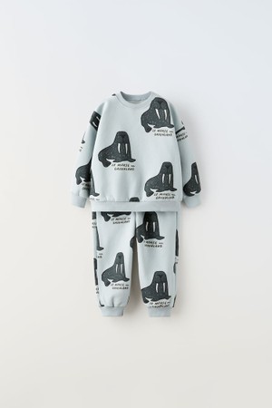 CONJUNTO DE MOLETOM E CALÇA COM MORSAS