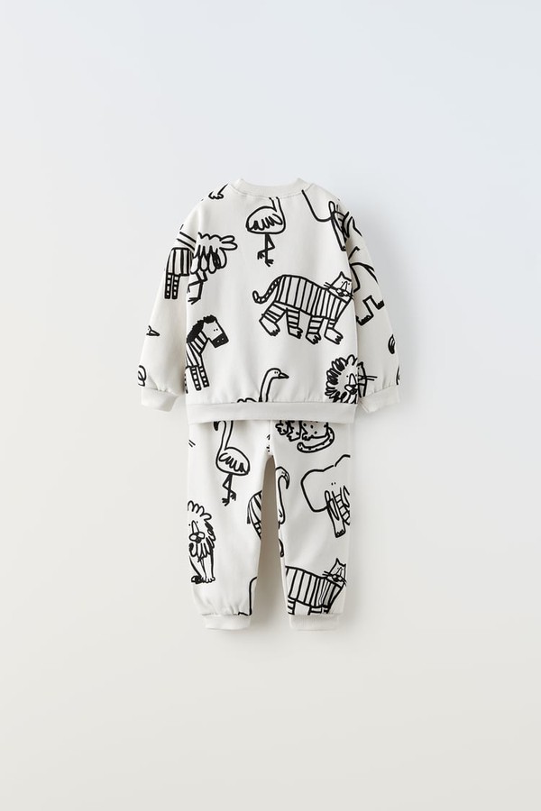 CONJUNTO DE MOLETOM E CALÇA COM ANIMAIS