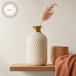 Vaso em Cerâmica com Ranhuras Bege e Dourado 14cm