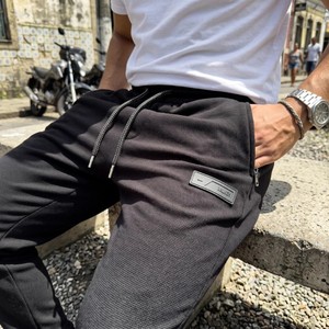 [Pague 2, Leve 3!] Calça Jogger Nordic Masculina em Algodão Texturizado, Poliéster e Forro Fleece de Alta Retenção Térmica com Ajuste Trançado e Ponteiras Metálicas