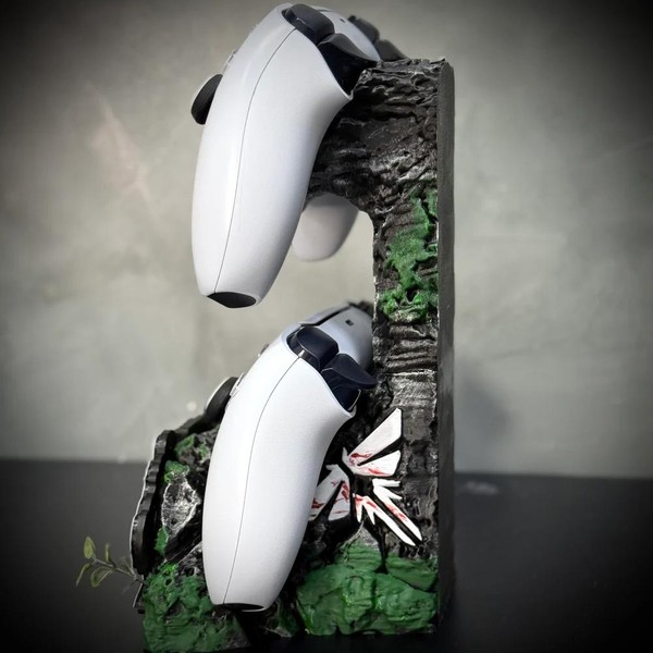 Suporte Premium Duplo Para Controle Ps5/ Ps4 e Xbox The Last Of Us de luxo pintado a mão + CHAVEIRO DE BRINDE Pronta Entrega