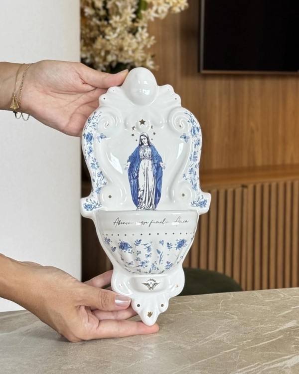 Pia de água benta
