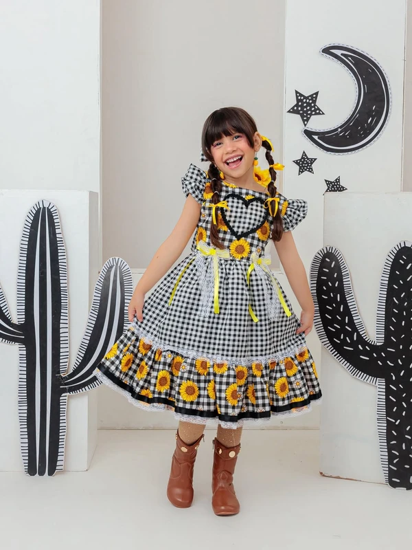 Vestido Junino – Xadrez Floral Com Coração Bordado - Preto