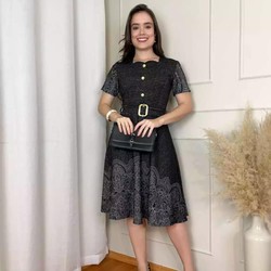 Vestido Midi Evangelico em Jaquar Estampa Barrada com Cinto e Botões fake Moda Femenina 