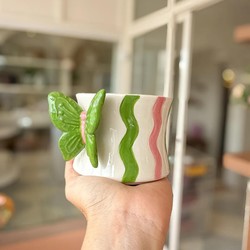 Caneca Borboleta Encanto Verde em Cerâmica