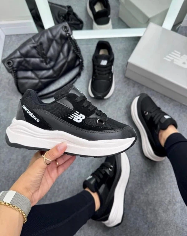 TENIS NEW BALANCE PRETO