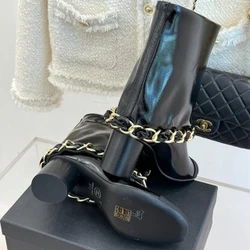 Bota de Cano Curto Chanel