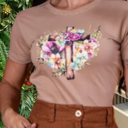 TSHIRT NO ALGODÃO CRUZ FLORES PÉROLAS - NUDE