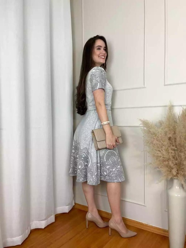 Vestido Midi Evangelico em Jaquar Estampa Barrada com Cinto e Botões fake Moda Femenina 