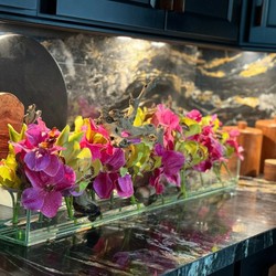 Vaso de Vidro Casa Moderna com Vandas Rosa e Cymbidiums Verdes