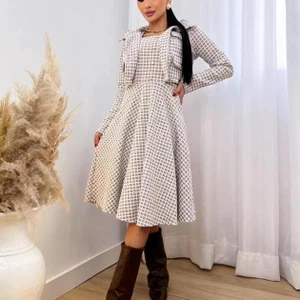 Conjunto Feminino Tweed Xadrez Midi Elegante com Botões Dourados – Moda Executiva Inverno Outono Luxo Casual Chic