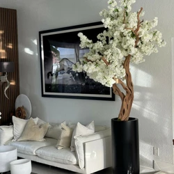 Vaso St. Tropez Preto Fosco com Cerejeira em Flor Branca Feita Sob Medida