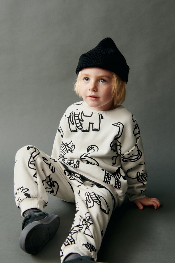 CONJUNTO DE MOLETOM E CALÇA COM ANIMAIS