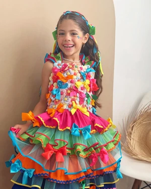 Vestido Junino Luxo - Colorido Com aplicações de Flores de Tecido