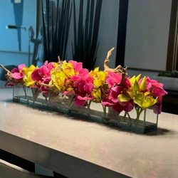 Vaso de Vidro Casa Moderna com Vandas Rosa e Cymbidiums Verdes