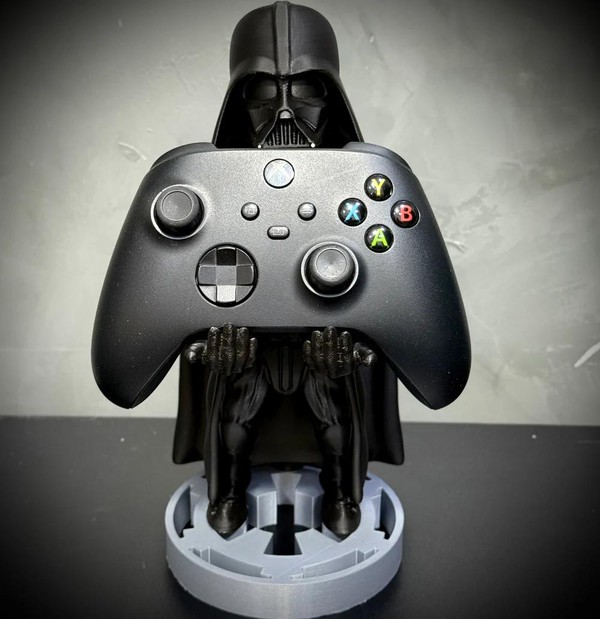 Suporte Premium Para Controle de Playstation e Xbox Darth Vader ( Star Wars) de luxo pintado a mão Pronta Entrega com chaveiro de brinde