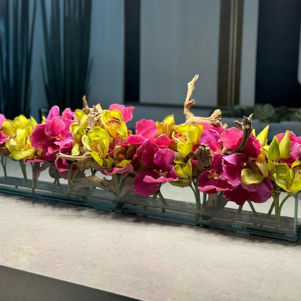 Vaso de Vidro Casa Moderna com Vandas Rosa e Cymbidiums Verdes