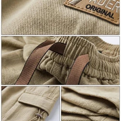 [Leve 4, Pague 2] Bermuda Zader Masculina em Algodão Twill, Poliéster e Elastano de Modelagem Ampla com Bolsos Cargo Utilitários 