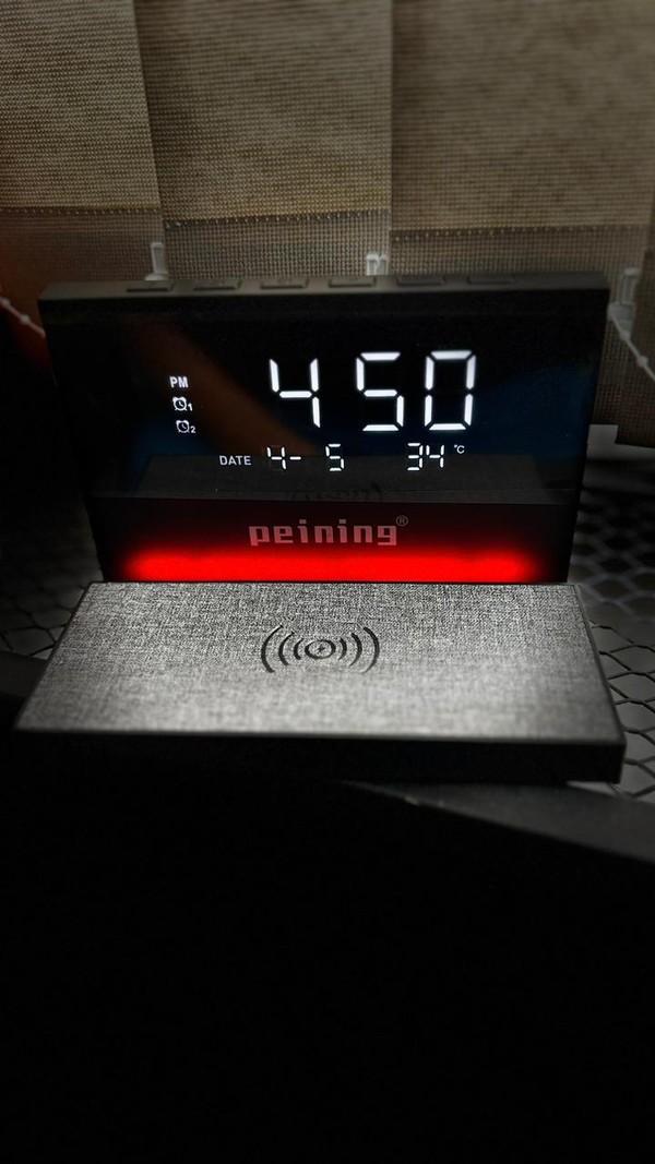 Carregador Indução + Relógio Despertador com mostrador