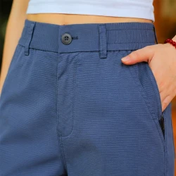 [LEVE 3 PAGUE 2] Calça Feminina Noara em Seda Gelo e Poliéster (Puro Charme de 2026!)
