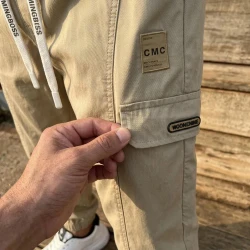 [Pague 2, Leve 3] Calça Cargo Orion Masculina em Algodão, Poliéster e Fibras Elásticas de Corte Jogger com Bolsos Utilitários