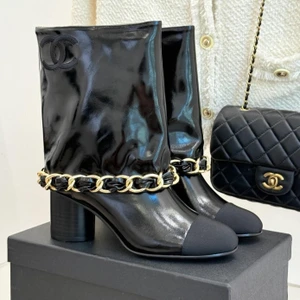 Bota de Cano Curto Chanel