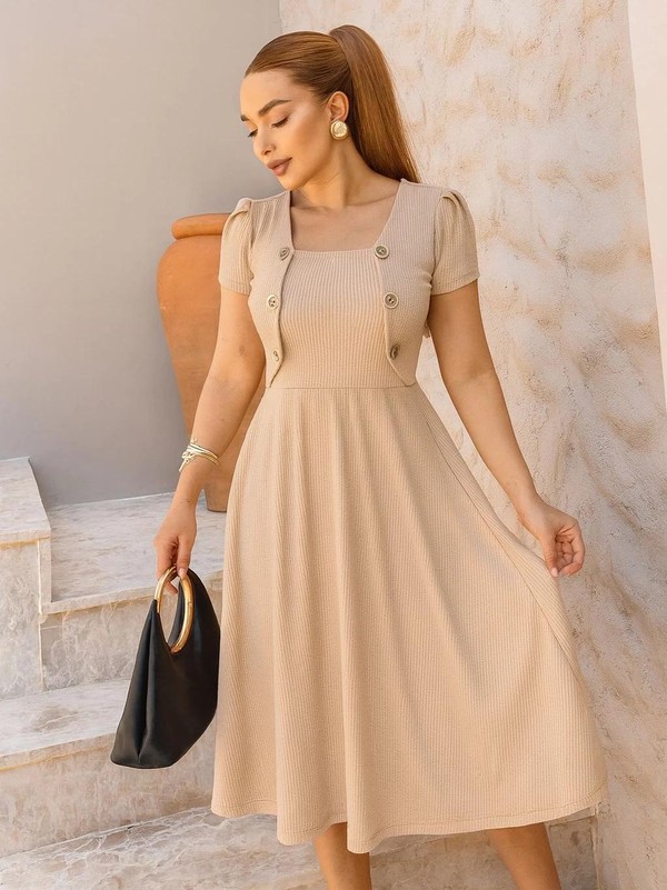 Vestido Solto Midi com Detalhes de Botões e Blazer Fake Moda Cristã