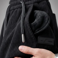 [Pague 2, Leve 3!] Calça Jogger Nordic Masculina em Algodão Texturizado, Poliéster e Forro Fleece de Alta Retenção Térmica com Ajuste Trançado e Ponteiras Metálicas