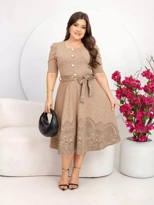 Vestido Midi Evangelico em Jaquar Estampa Barrada com Cinto e Botões fake Moda Femenina 