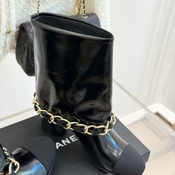Bota de Cano Curto Chanel